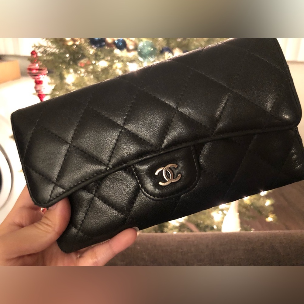Authentic Classic Chanel Wallet - Lambskin